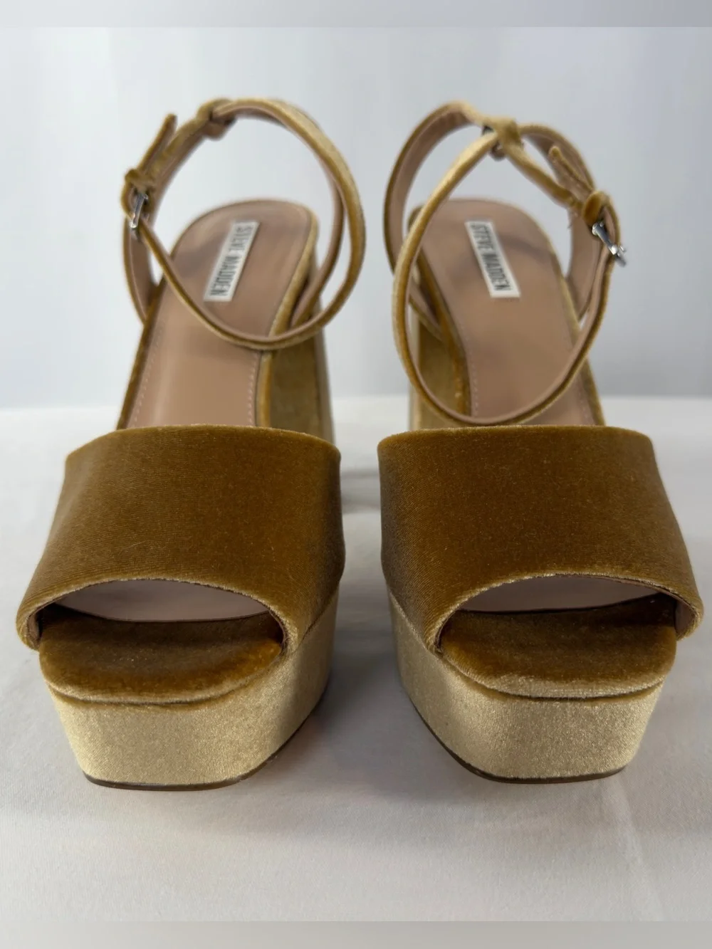 Steve Madden Lourdes Velvet Platform Sandals in Gold Size‎ 9.5